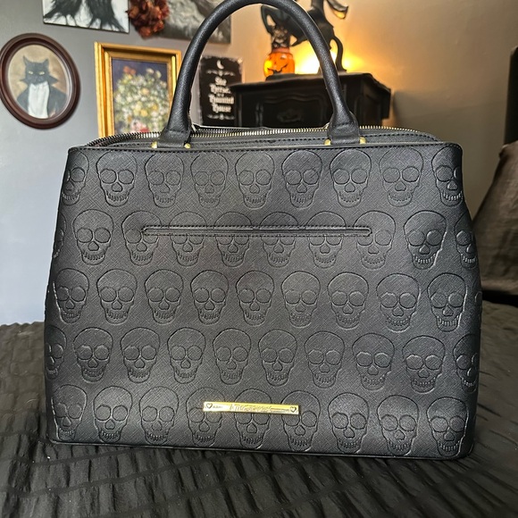 Black Skull Embossed Handbag - Picture 2 of 4